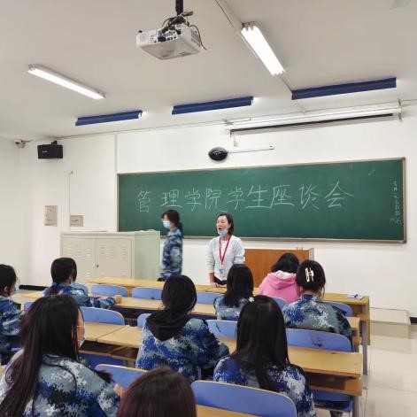 傾聽心聲 關(guān)愛成長(zhǎng) ——期中教學(xué)檢查周 小學(xué)教育學(xué)生座談會(huì)