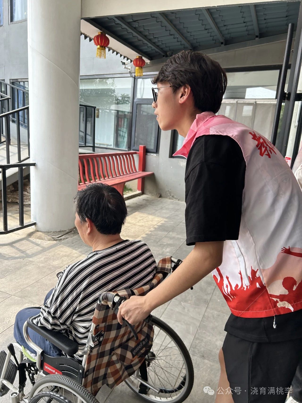 “揚愛老美德，獻志愿精神”
