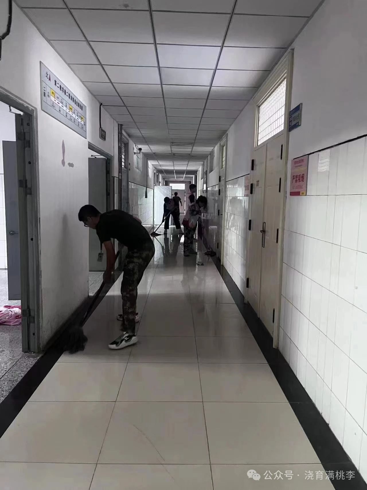 勞動踐于行，美德鑄于心
