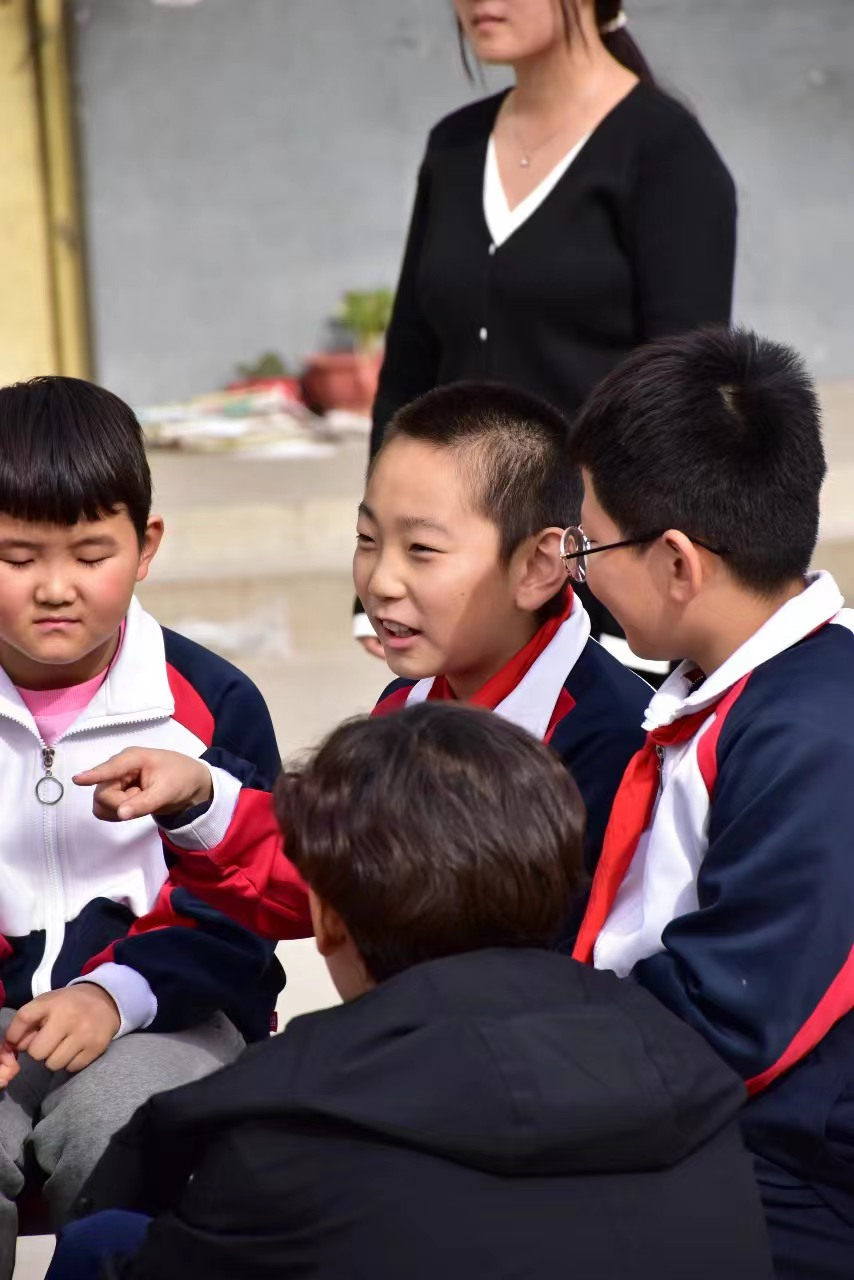 勇?lián)鷷r(shí)代使命，傳遞教育力量——鄭家莊小學(xué)支教活動(dòng)