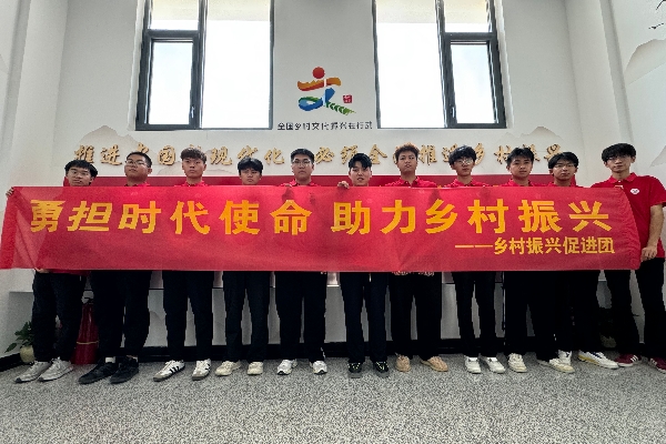 走進蓮池區(qū)東小莊村開展 “勇?lián)鷷r代使命，助力興村振興” 社會實踐活動