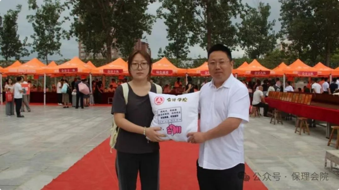 保理會計學院開學禮包放送 , 積極報道先得