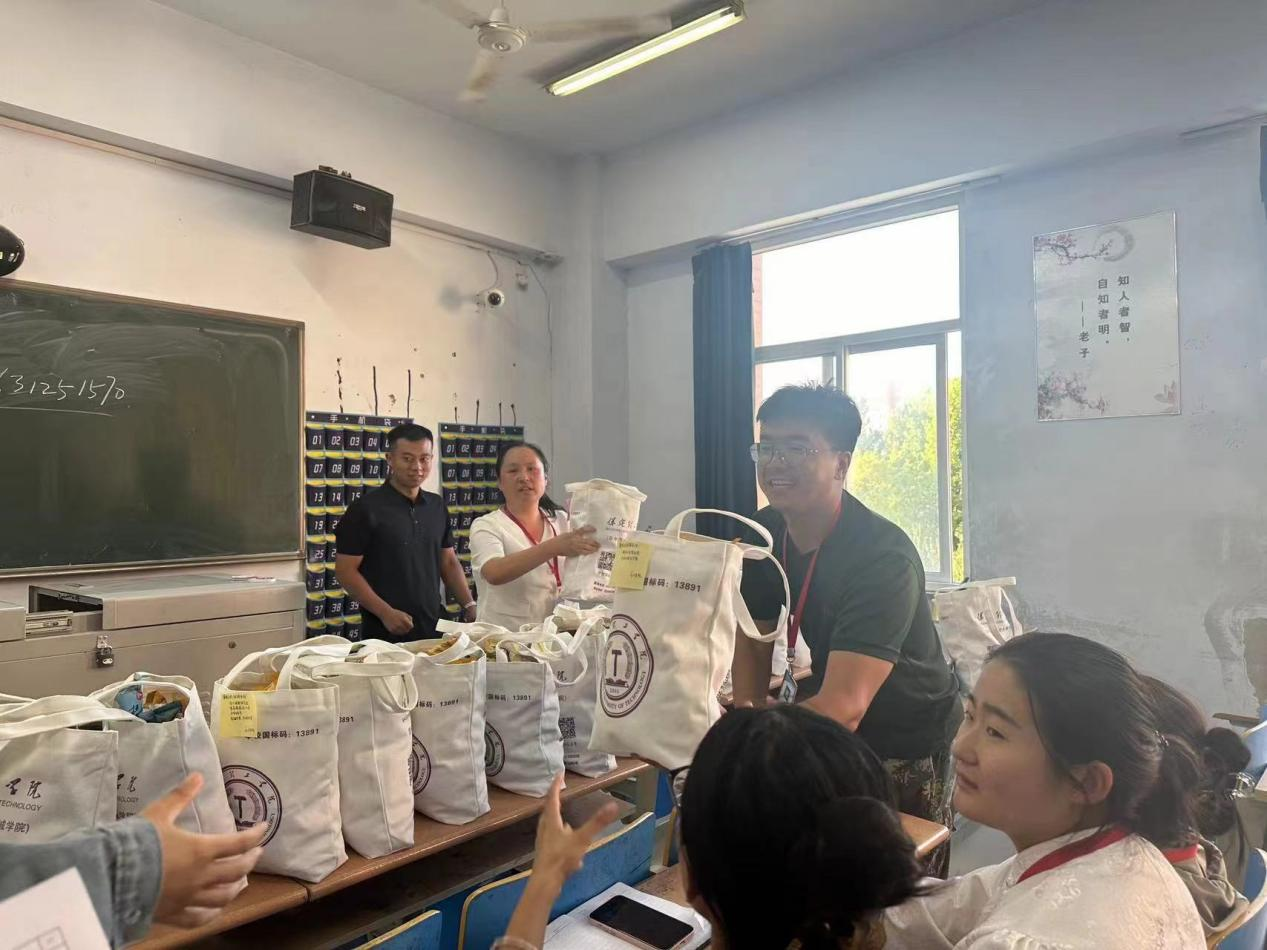 保定理工學(xué)院會計(jì)學(xué)院統(tǒng)一戰(zhàn)線召開迎中秋節(jié)·慶教師節(jié)暨新學(xué)期工作布置會