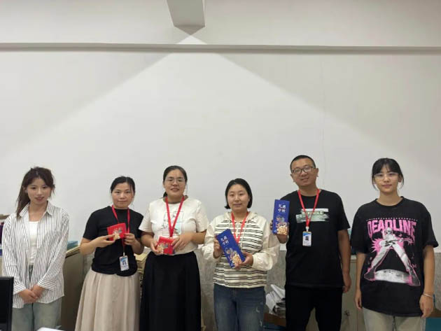 情意滿中秋，月餅送祝福|信工學(xué)院為教職工發(fā)放中秋月餅