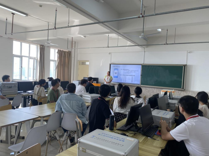 信息科學(xué)與工程學(xué)院成功舉辦秋季金課建設(shè)培訓(xùn)會，助力教學(xué)質(zhì)量再提升
