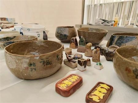 保定理工學(xué)院藝術(shù)學(xué)院師生閃耀雄安商服中心X青年藝術(shù)節(jié) ——共繪青春色彩，綻放藝術(shù)魅力