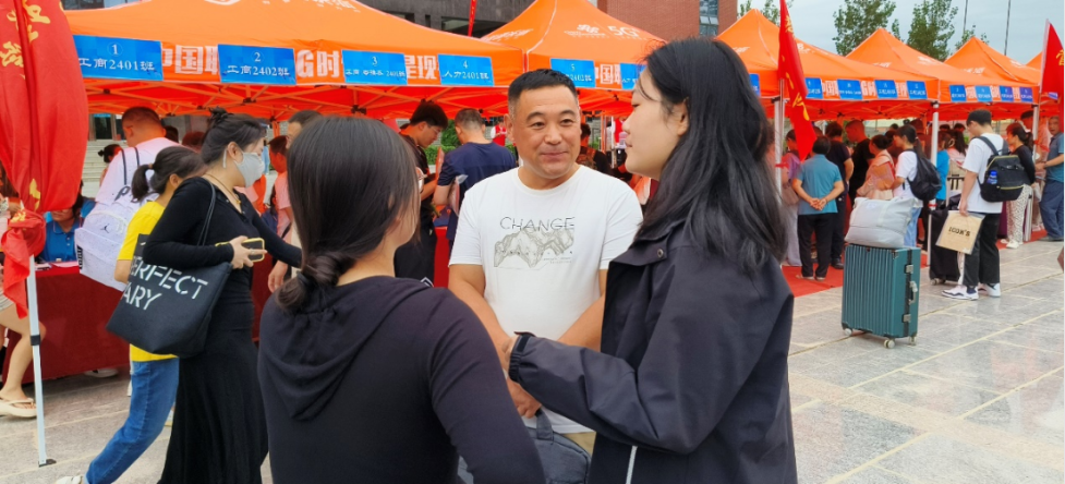 我為同學(xué)做實(shí)事 | 管理學(xué)院“同伴成長(zhǎng)，暖心起航