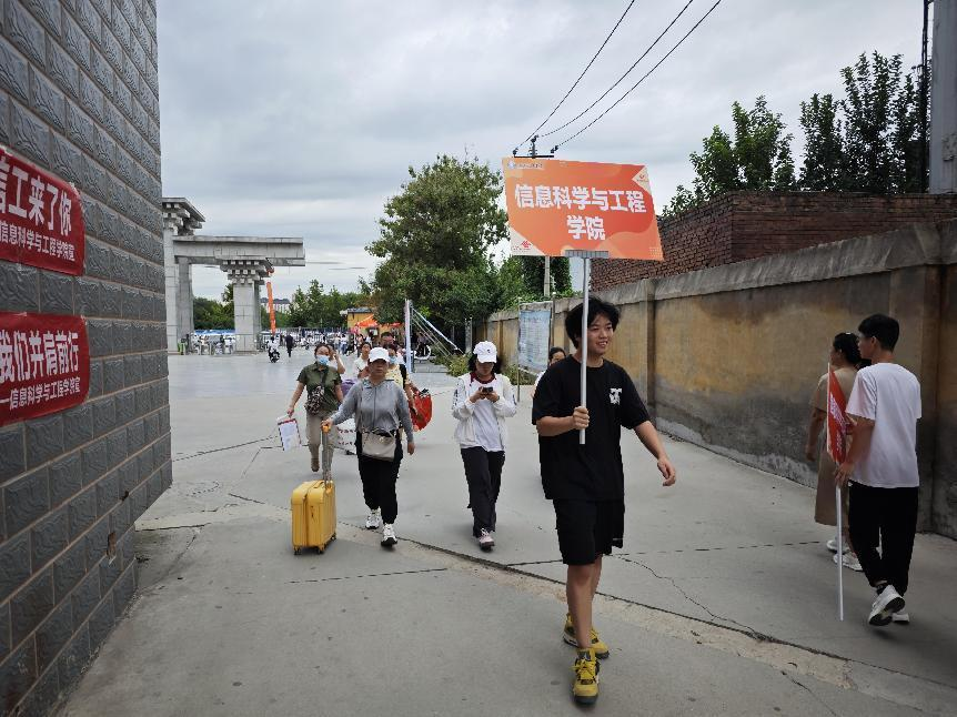 信工學(xué)院“同伴成長(zhǎng),暖心啟航”