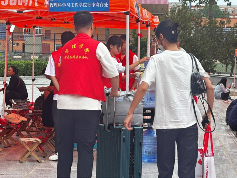 我為同學(xué)做實(shí)事 | 管理學(xué)院“同伴成長(zhǎng)，暖心起航
