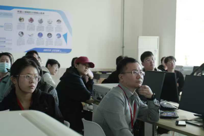 【匠心育師·師道傳承】強(qiáng)技能，促提升—信息科學(xué)與工程學(xué)院教師技能系列培訓(xùn)（十）順利開展