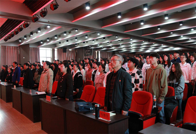 思想旗幟領(lǐng)航向  揚(yáng)帆奮進(jìn)正當(dāng)時(shí)——我校黨委黨校隆重舉辦第37期入黨積極分子培訓(xùn)開班典禮