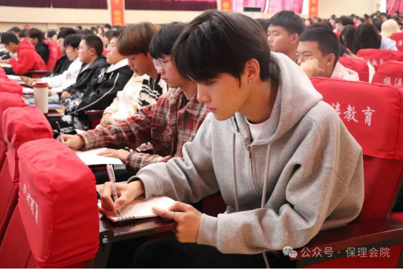 保定理工學院會計學院企業(yè)講座助力，繪制職業(yè)藍圖