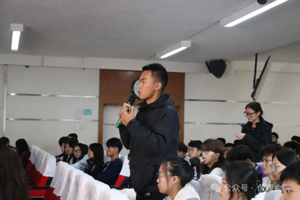 保定理工學(xué)院會(huì)計(jì)學(xué)院錘煉精英團(tuán)隊(duì)，領(lǐng)航班級(jí)發(fā)展