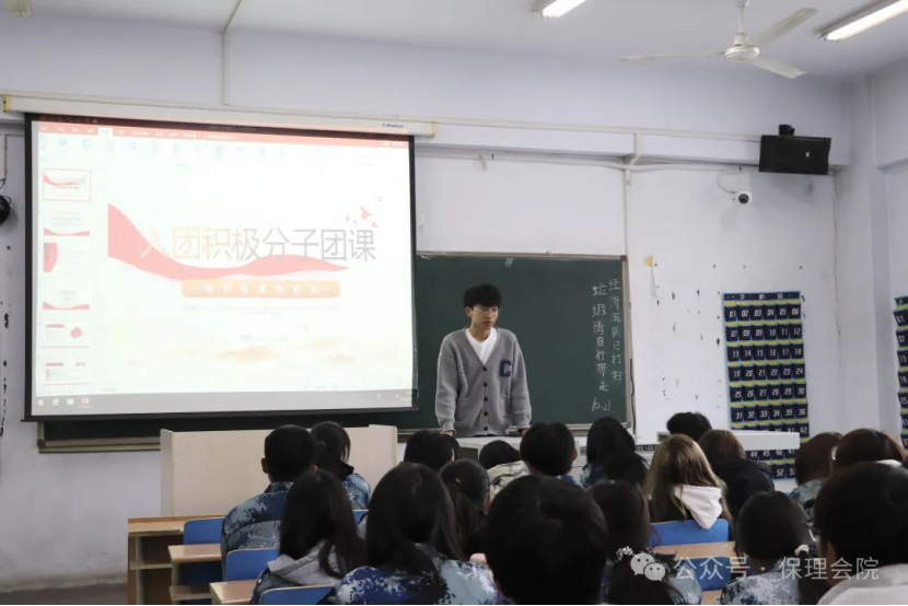 保定理工學(xué)院會(huì)計(jì)學(xué)院團(tuán)旗引領(lǐng)成長(zhǎng)路，培訓(xùn)鑄就青春夢(mèng)