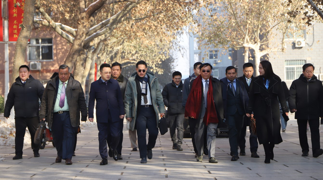 保定理工學(xué)院接待柬埔寨勞工部副部長代表團(tuán)一行參觀交流