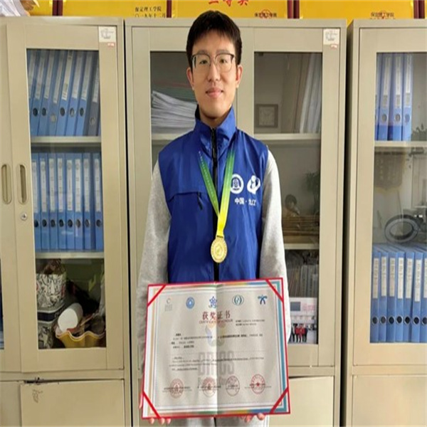 我院趙鑫旭老師在“一帶一路暨金磚國家技能發(fā)展與技術(shù)創(chuàng)新大賽”中勇奪全國一等獎，為校爭光