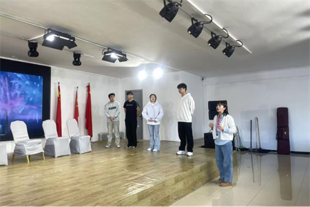 鳳凰花開，木已成材 —— 播音與主持藝術(shù)專業(yè)畢業(yè)匯演彩排精彩紛呈