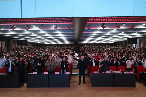 科技引領(lǐng)發(fā)展，經(jīng)濟驅(qū)動未來——科技企業(yè)發(fā)展與財稅經(jīng)濟專題講座成功舉辦