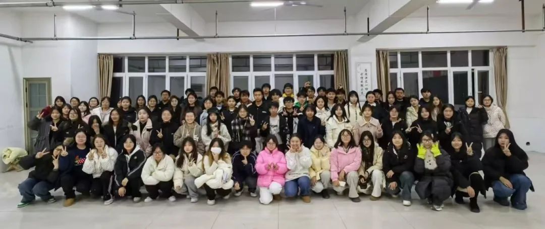 紀(jì)念 “一二 · 九” 運(yùn)動(dòng)89周年大型合唱會(huì)最佳人氣獎(jiǎng)評(píng)選投票啦~