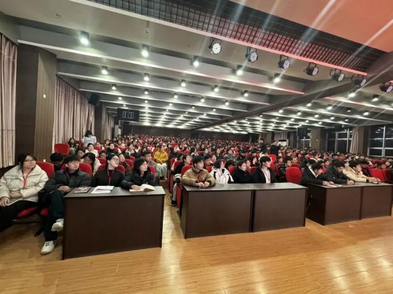 “一站式”學(xué)生服務(wù)|解碼青春 助力成長|保定理工學(xué)院開展全校心理委員培訓(xùn)工作