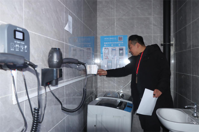 嚴(yán)檢校園設(shè)施  筑牢安全防線(xiàn)--保定理工學(xué)院組織開(kāi)展安全大檢查