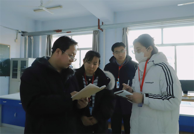 嚴(yán)檢校園設(shè)施  筑牢安全防線(xiàn)--保定理工學(xué)院組織開(kāi)展安全大檢查
