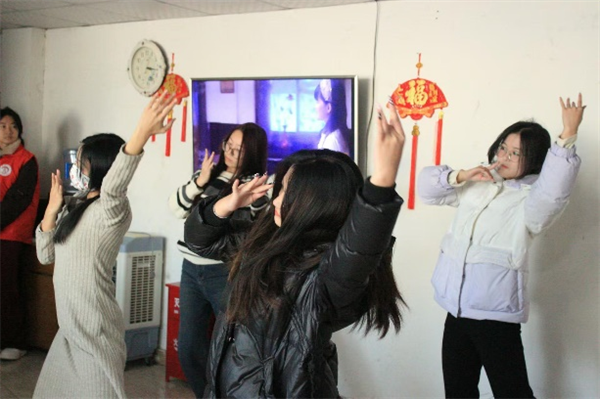 踐行志愿精神 彰顯青春擔(dān)當(dāng)——我院開(kāi)展南祥園養(yǎng)老院慰問(wèn)老人活動(dòng)