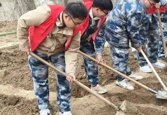 在勞動中成長，在教育中收獲