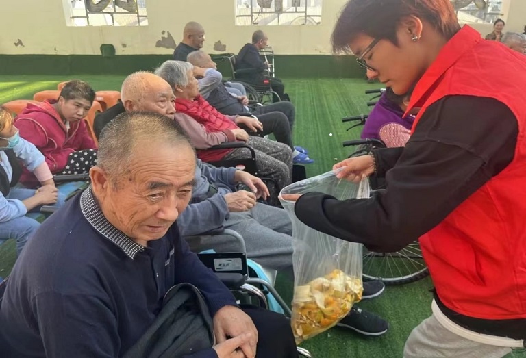 陽春白雪，送暖敬老