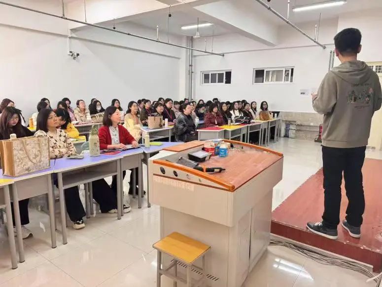 智教啟新程，匠心鑄優(yōu)課