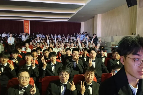 保定理工學院||經(jīng)濟學院||“紀念一二·九”運動大型合唱會