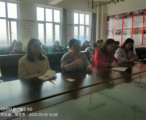 外國語學(xué)院2025屆畢業(yè)論文（設(shè)計）中期檢查評審會