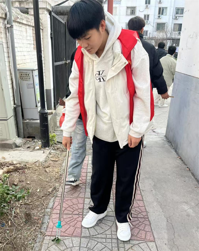 踐行雷鋒精神 奉獻(xiàn)點(diǎn)亮青春——保定理工學(xué)院開(kāi)展學(xué)習(xí)雷鋒精神主題活動(dòng)