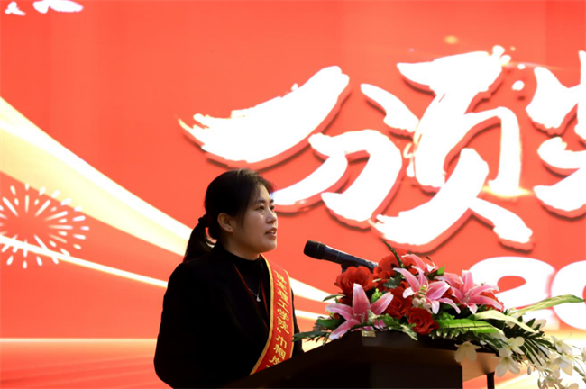 巾幗建功展芳華 杏壇筑夢(mèng)育桃李——保定理工學(xué)院“巾幗崗位建功”標(biāo)兵、先進(jìn)個(gè)人頒獎(jiǎng)典禮圓滿舉行