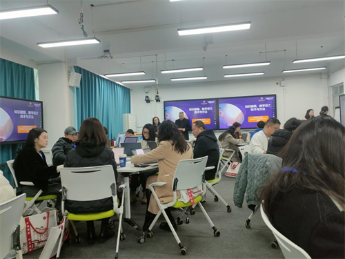 外國(guó)語(yǔ)學(xué)院趙蘭副院長(zhǎng)參加黃河科技學(xué)院課程開發(fā)工作坊
