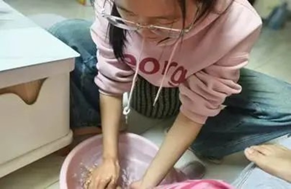 孝老愛親(六)|保定理工學(xué)院|管理學(xué)院|孝老之行踐于微，愛親之情暖人心