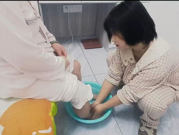 孝老愛親（八）|保定理工學院|管理學院|傳承美德，學生在行動