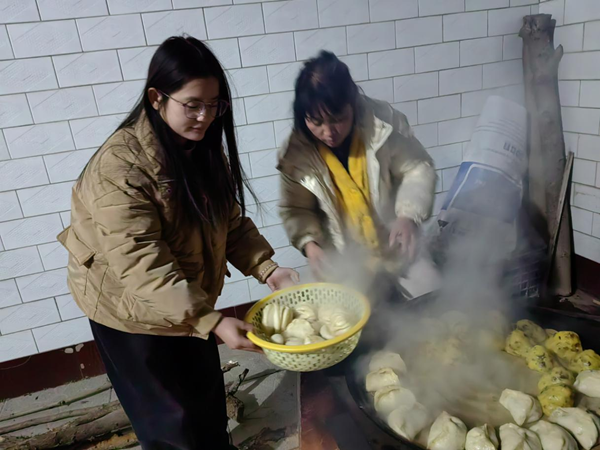 孝老愛(ài)親（九）|保定理工學(xué)院|管理學(xué)院|行孝老愛(ài)親，彰顯青春風(fēng)采
