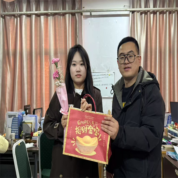 “聚巾幗風采，綻經(jīng)濟芳華”經(jīng)濟學院舉辦慶祝“三八”國際勞動婦女節(jié)活動