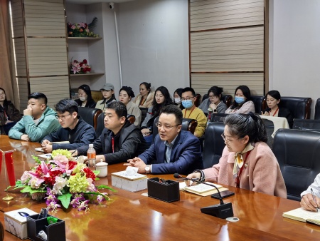 春風(fēng)化雨送關(guān)懷 聚力賦能啟新程 ——保定理工學(xué)院校長深入藝術(shù)學(xué)院調(diào)研指導(dǎo)