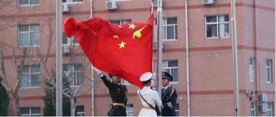 愛(ài)國(guó)教育保定理工學(xué)院會(huì)計(jì)學(xué)院以青春之名，護(hù)國(guó)旗飄揚(yáng)——升旗儀式