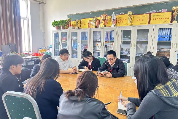 精準溝通，筑夢成長——輔導(dǎo)員談心談話培訓(xùn)會