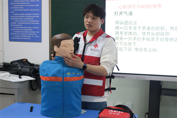 【急救賦能，護(hù)航賽道】保定理工學(xué)院康復(fù)醫(yī)學(xué)院2025保馬醫(yī)療保障專項技能培訓(xùn)會圓滿結(jié)束
