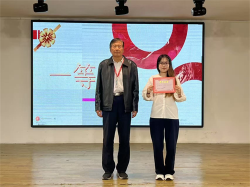 暖春尋微笑，暖心覓青春