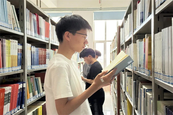 【書香啟智，經(jīng)韻潤心】春光美如斯，讀書正當(dāng)時(shí)——世界讀書日閱讀活動(dòng)