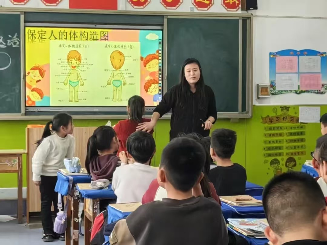 走進(jìn)大莊小學(xué)，激發(fā)語(yǔ)言學(xué)習(xí)熱情——普通話推廣活動(dòng)