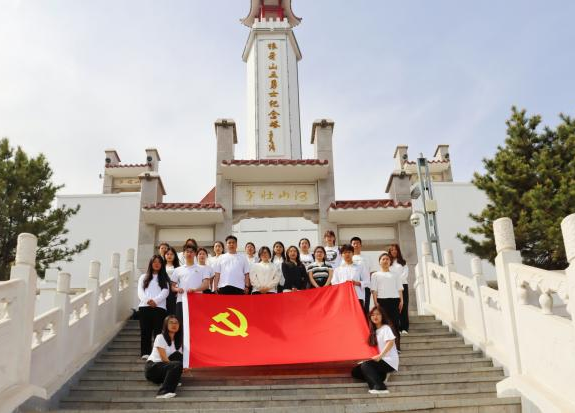 追尋狼牙山足跡，鑄牢黨員信仰根基——保定理工學(xué)院教育學(xué)院走進狼牙山開展“行走的大思政課”