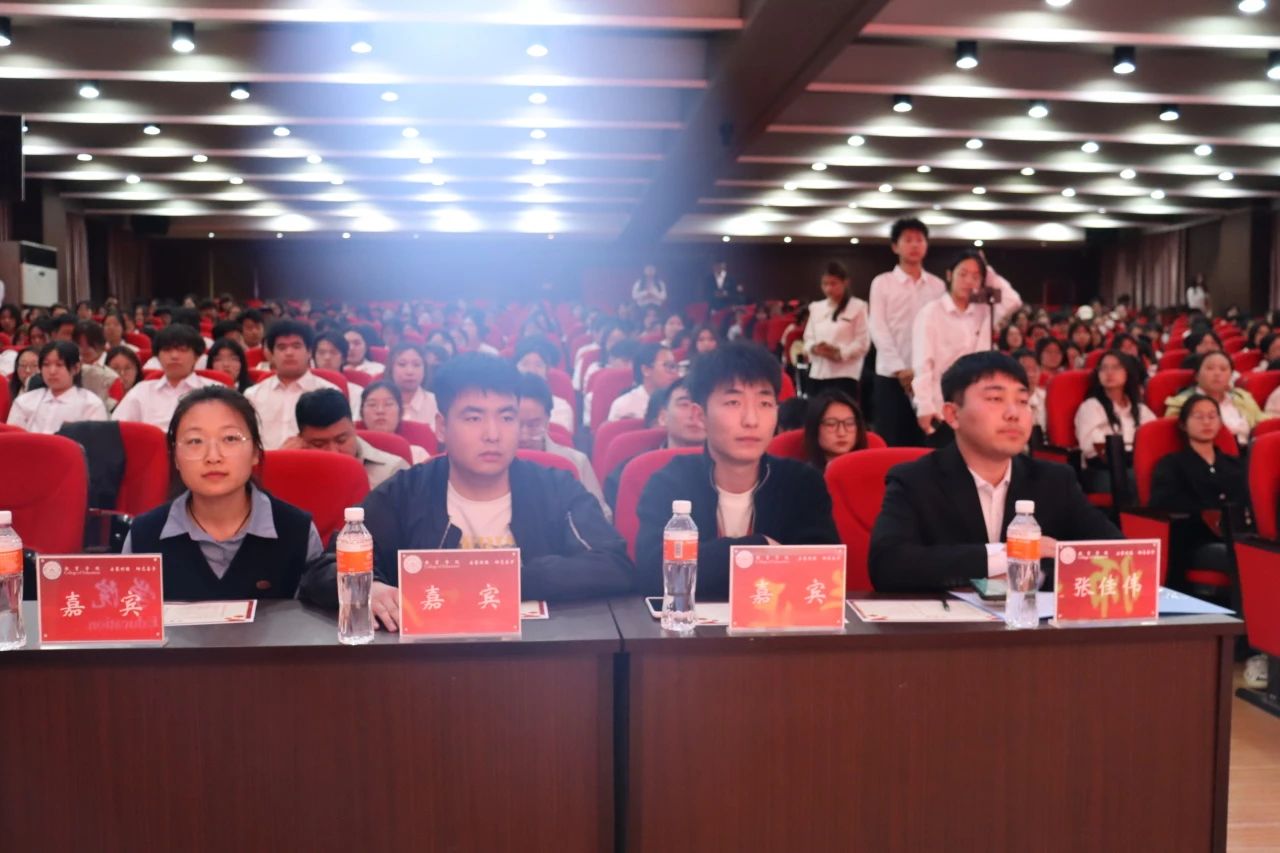 “崇德尚學(xué)揚(yáng)師道，鋒華正茂育新人”三月份教育學(xué)院表彰大會(huì)