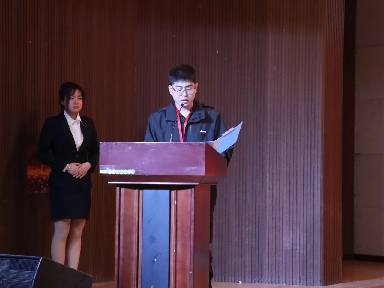 “崇德尚學(xué)揚(yáng)師道，鋒華正茂育新人”三月份教育學(xué)院表彰大會(huì)
