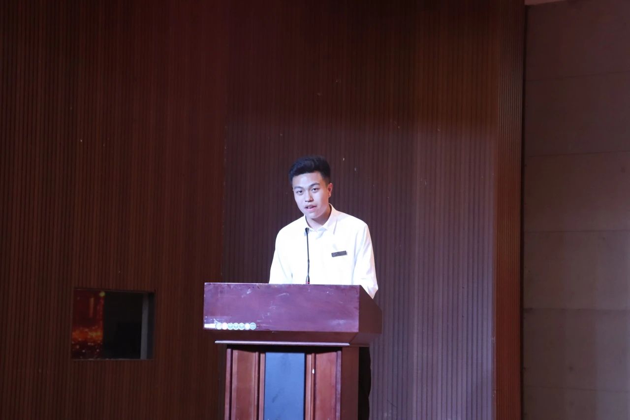“崇德尚學(xué)揚(yáng)師道，鋒華正茂育新人”三月份教育學(xué)院表彰大會(huì)